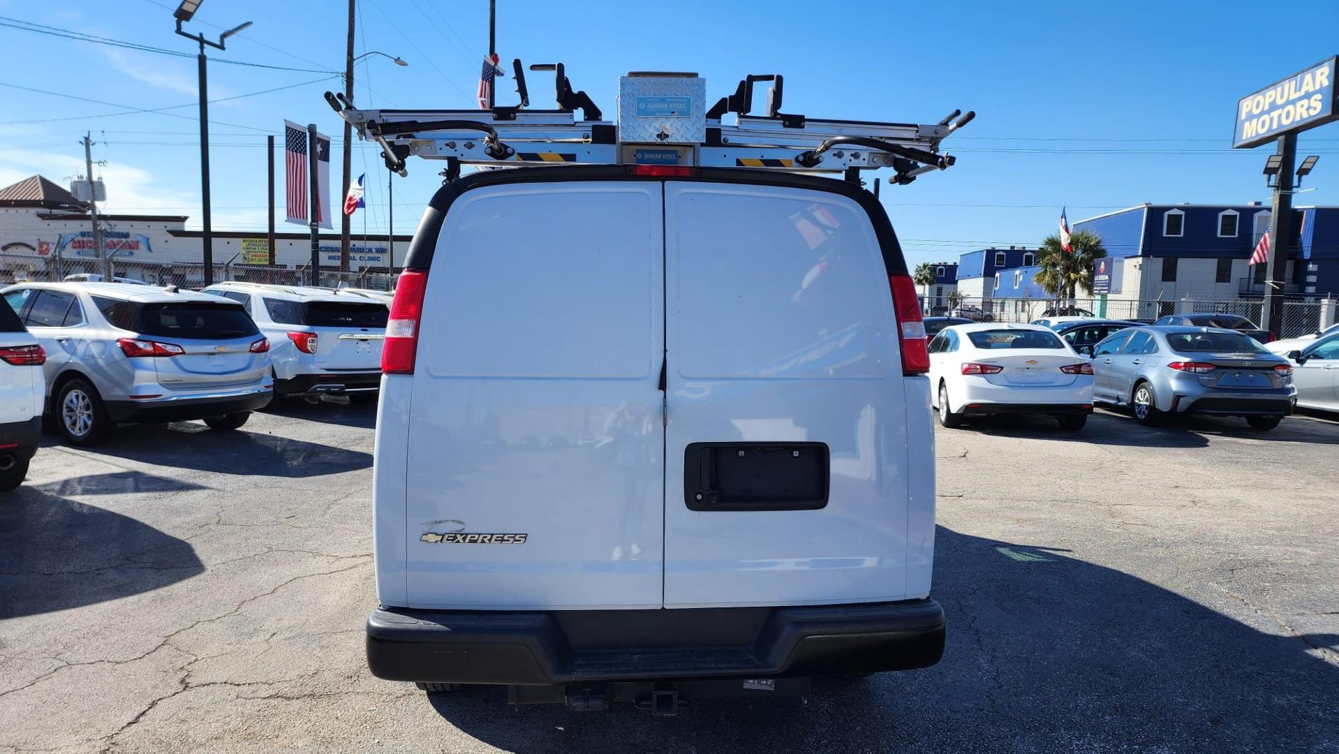 2020 White Chevrolet Express 3500 Cargo (1GCZGGFG7L1) with an 6.0L V8 OHV 16V FFV engine, 6A transmission, located at 1842 Wirt Road, Houston, TX, 77055, (713) 973-3903, 29.805330, -95.484787 - Photo#3